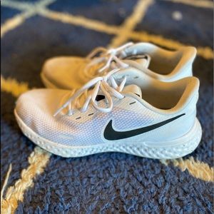 White Nike revolution